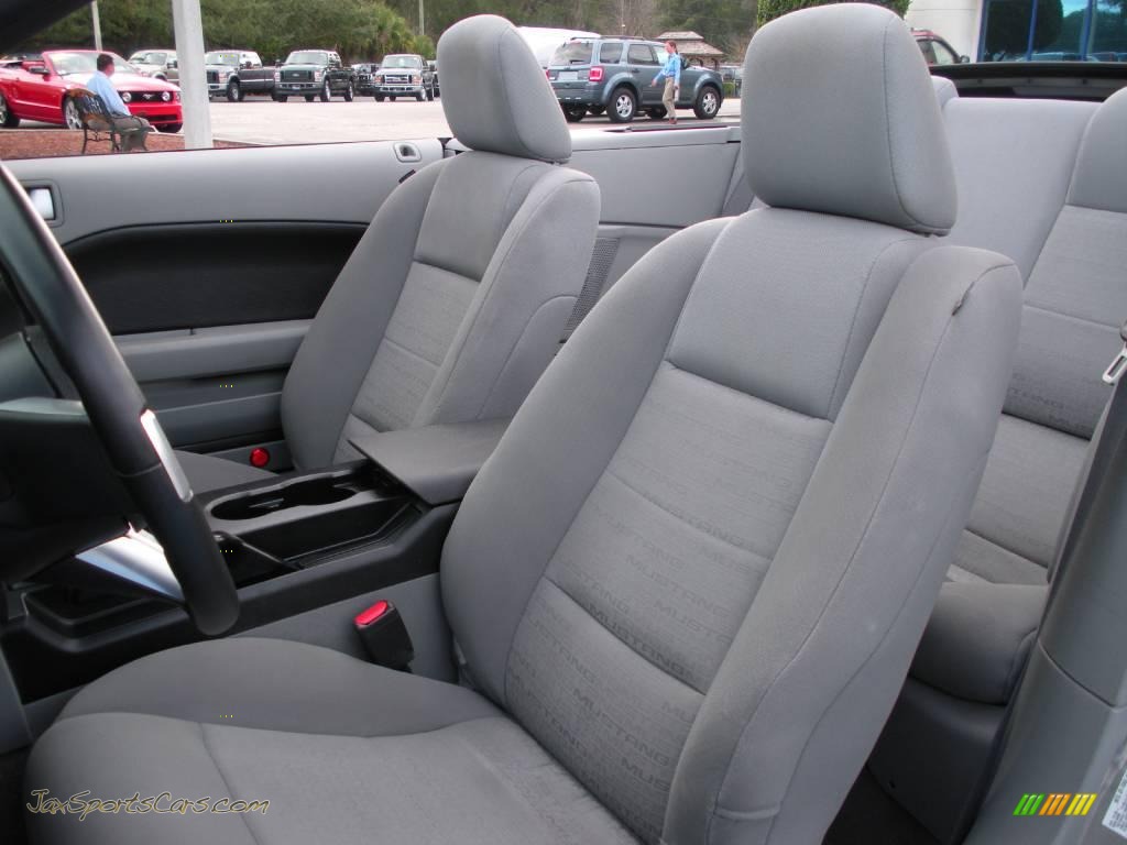 2008 Mustang V6 Deluxe Convertible - Vapor Silver Metallic / Light Graphite photo #17