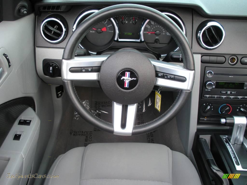 2008 Mustang V6 Deluxe Convertible - Vapor Silver Metallic / Light Graphite photo #23