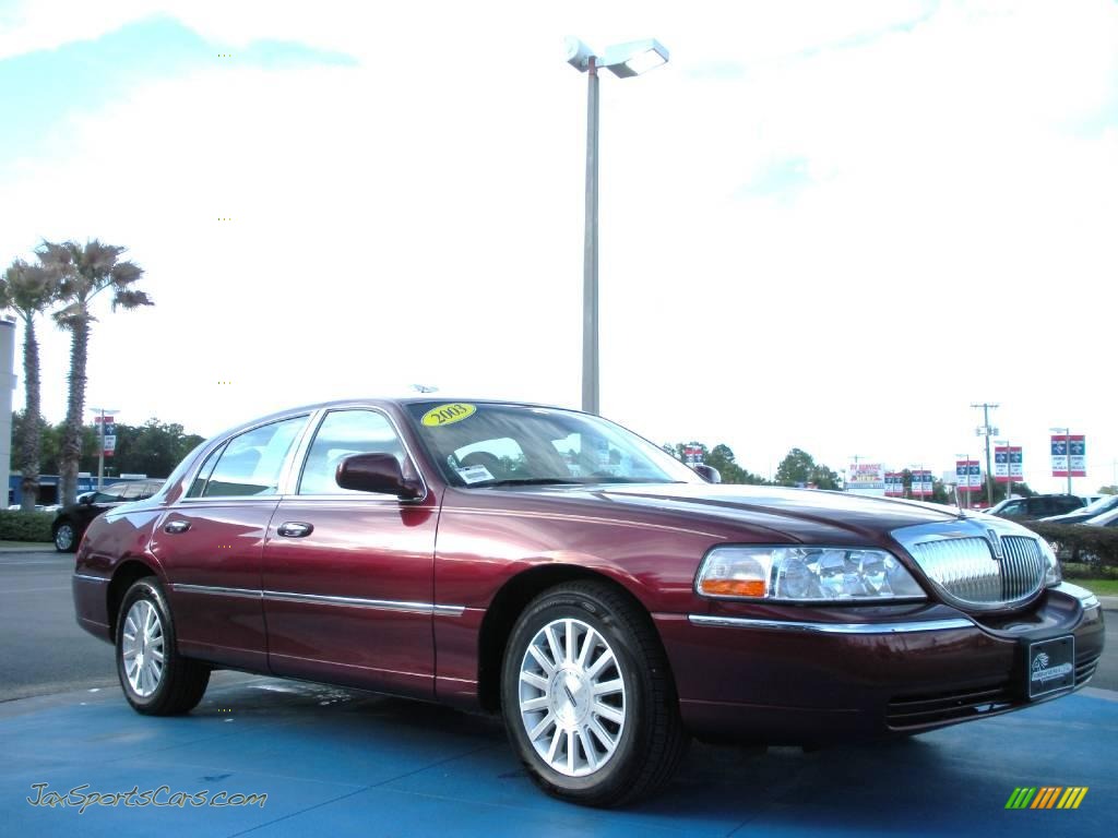 2003 Town Car Signature - Autumn Red Metallic / Medium Dark Parchment/Light Parchment photo #7