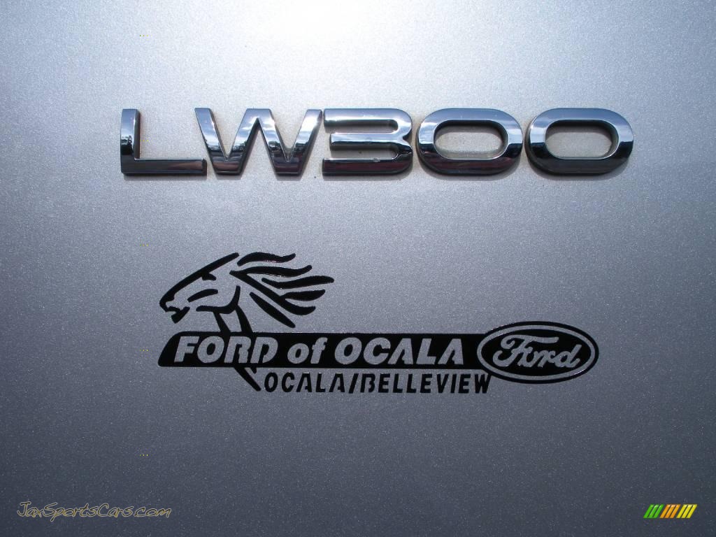 2003 L Series LW300 Wagon - Bright Silver / Gray photo #9