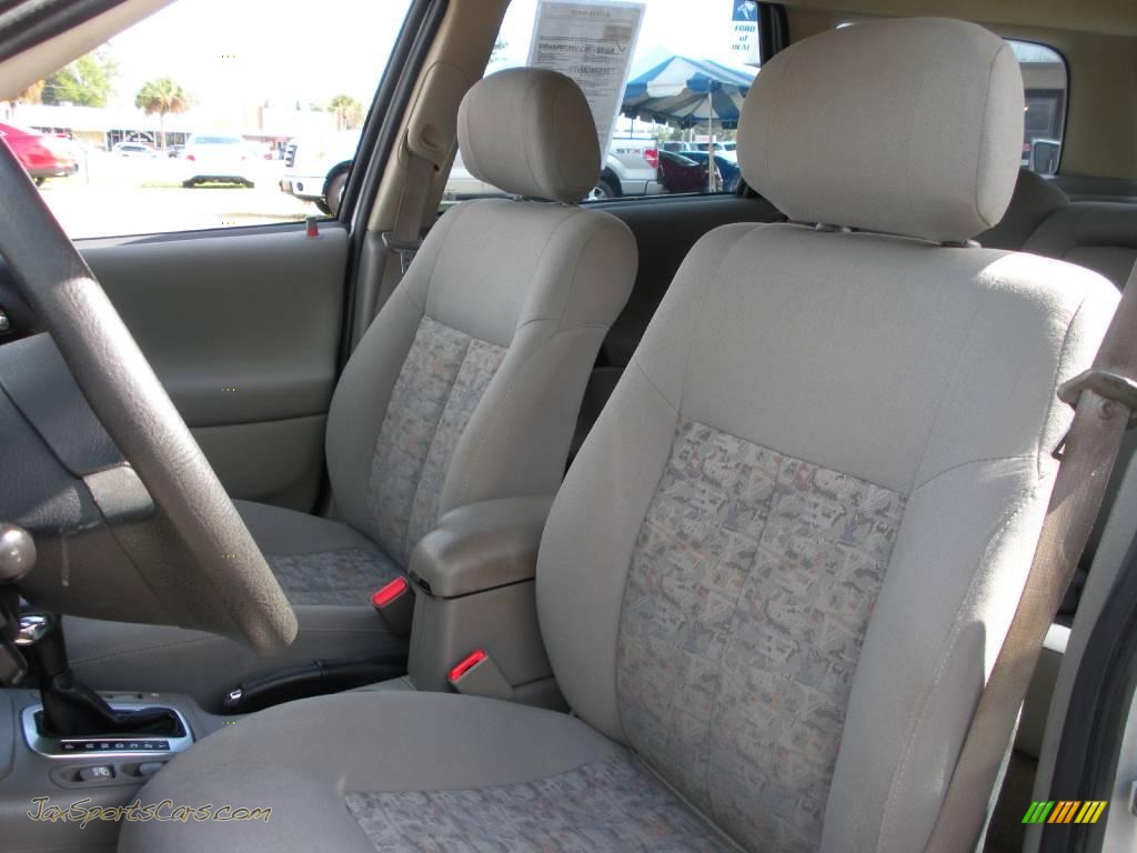 2003 L Series LW300 Wagon - Bright Silver / Gray photo #13