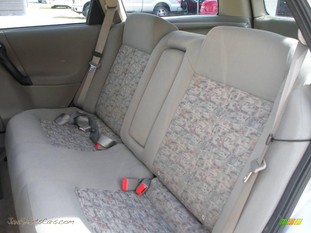 2003 L Series LW300 Wagon - Bright Silver / Gray photo #15