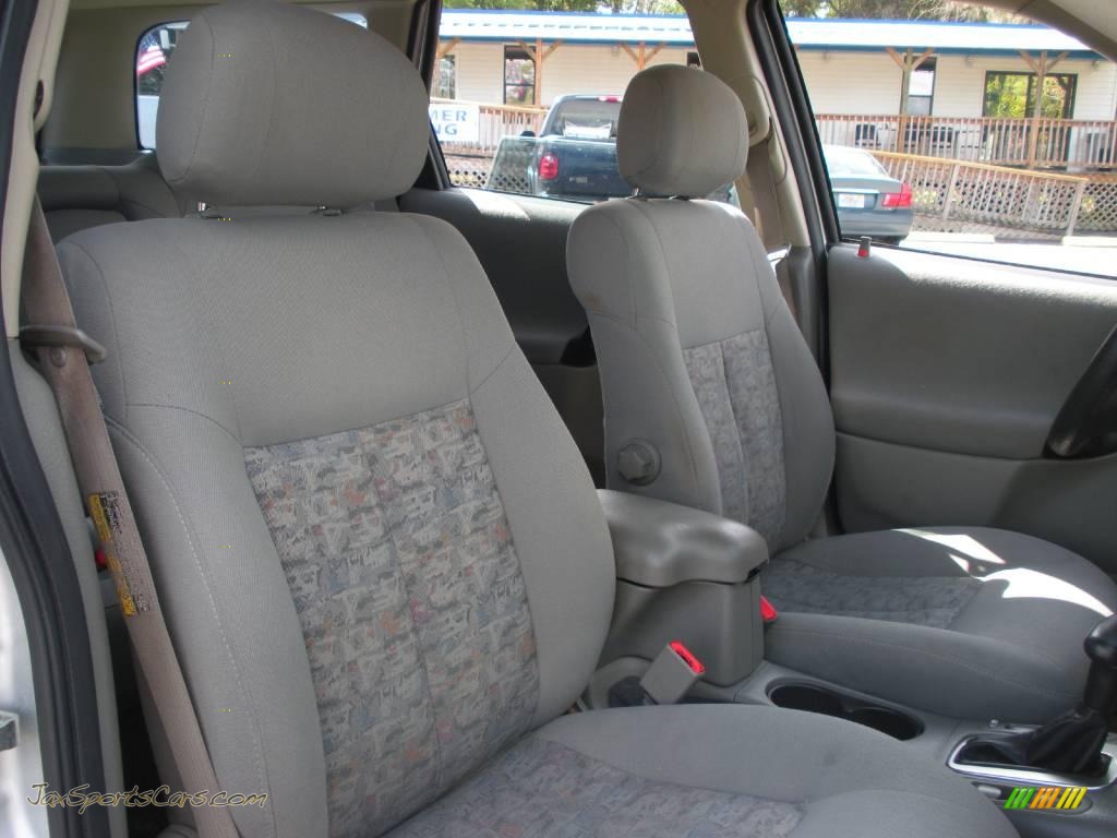 2003 L Series LW300 Wagon - Bright Silver / Gray photo #17