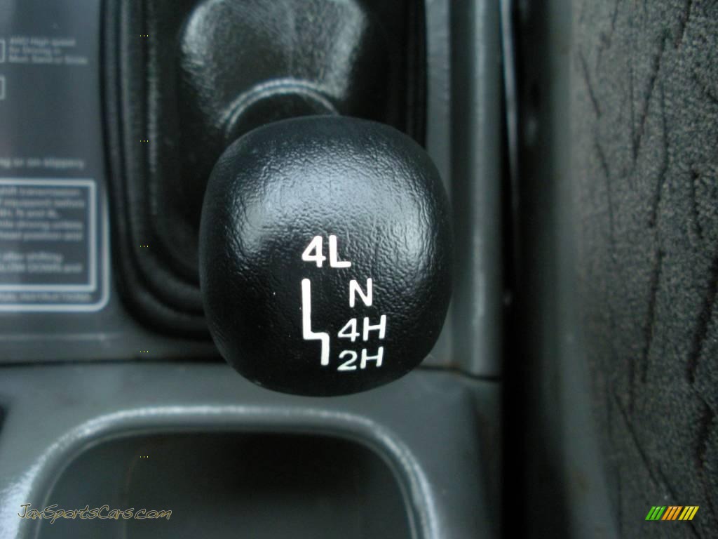 2003 Tracker ZR2 4WD Hard Top - Black / Medium Gray photo #26