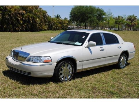 Light French Silk 2004 Lincoln Town Car Ultimate