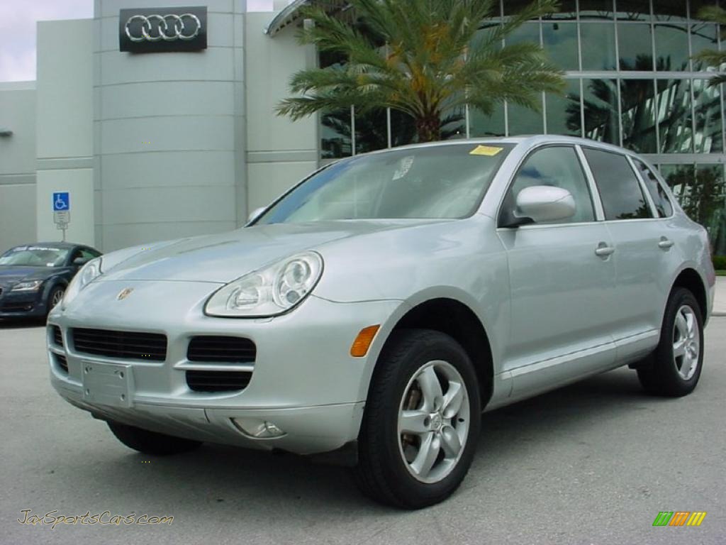 Crystal Silver Metallic / Black Porsche Cayenne S Crystal Silver Metallic / Black Porsche Cayenne S