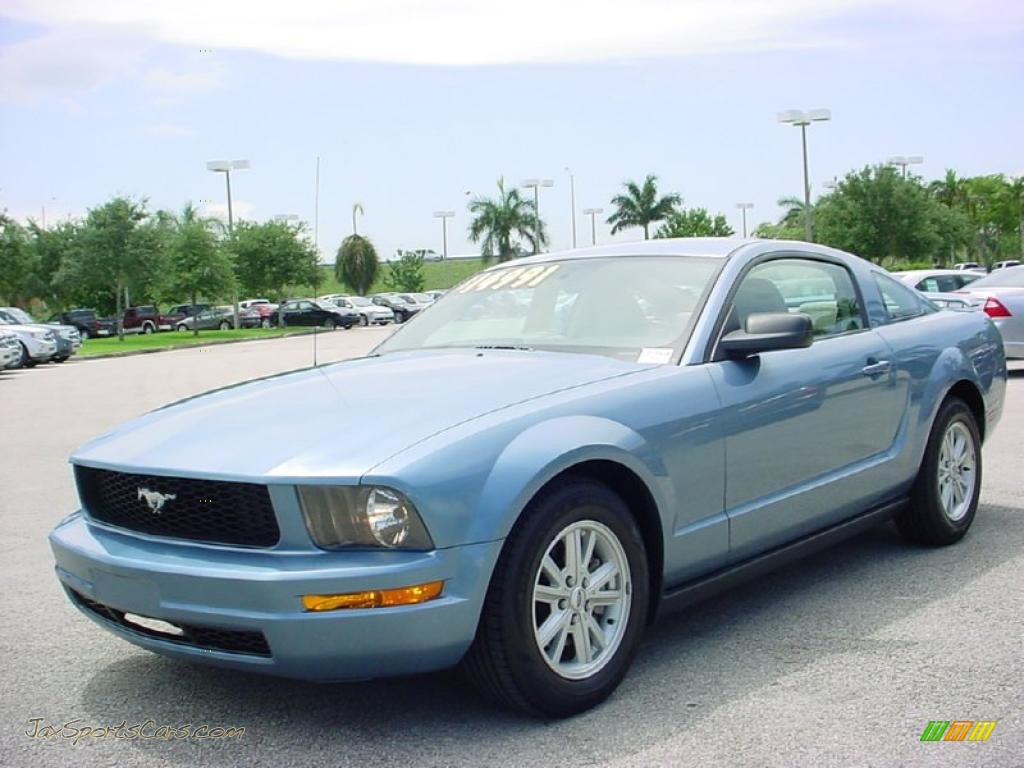 2005 Mustang V6 Deluxe Coupe - Windveil Blue Metallic / Medium Parchment photo #13