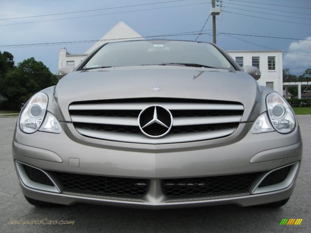 Desert Silver Metallic / Macadamia Mercedes-Benz R 350 4Matic Desert Silver Metallic / Macadamia Mercedes-Benz R 350 4Matic