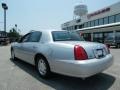 Lincoln Town Car Signature Silver Frost Metallic photo #3