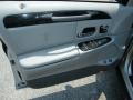 Lincoln Town Car Signature Silver Frost Metallic photo #17