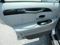 Lincoln Town Car Signature Silver Frost Metallic photo #23