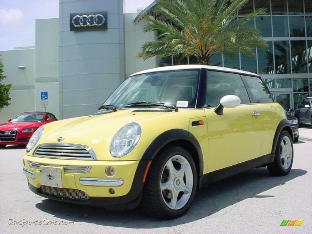 Liquid Yellow / Panther Black Mini Cooper Hardtop Liquid Yellow / Panther Black Mini Cooper Hardtop