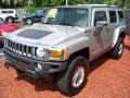 Hummer H3  Boulder Gray Metallic photo #1
