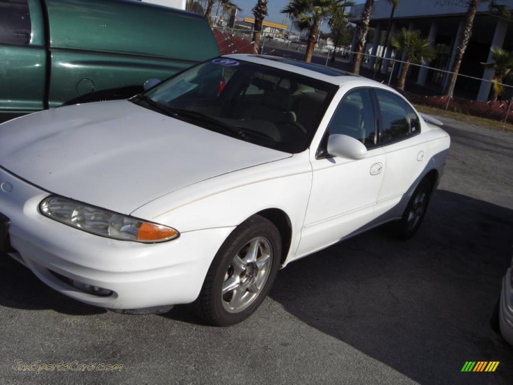 Arctic White / Neutral Oldsmobile Alero GLS Sedan