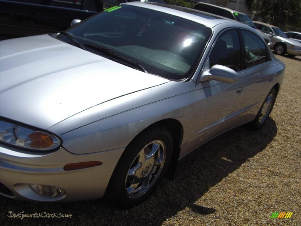 Sterling Metallic / Dark Gray Oldsmobile Aurora 4.0