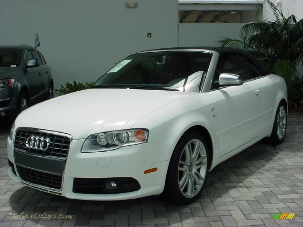 Ibis White / Red Audi S4 4.2 quattro Cabriolet