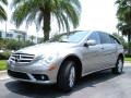 Mercedes-Benz R 350 4Matic Pewter Metallic photo #2 Mercedes-Benz R 350 4Matic Pewter Metallic photo #2