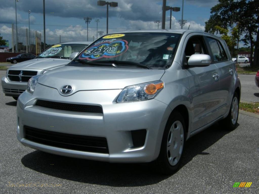Silver Streak Mica / Charcoal Gray Scion xD Silver Streak Mica / Charcoal Gray Scion xD