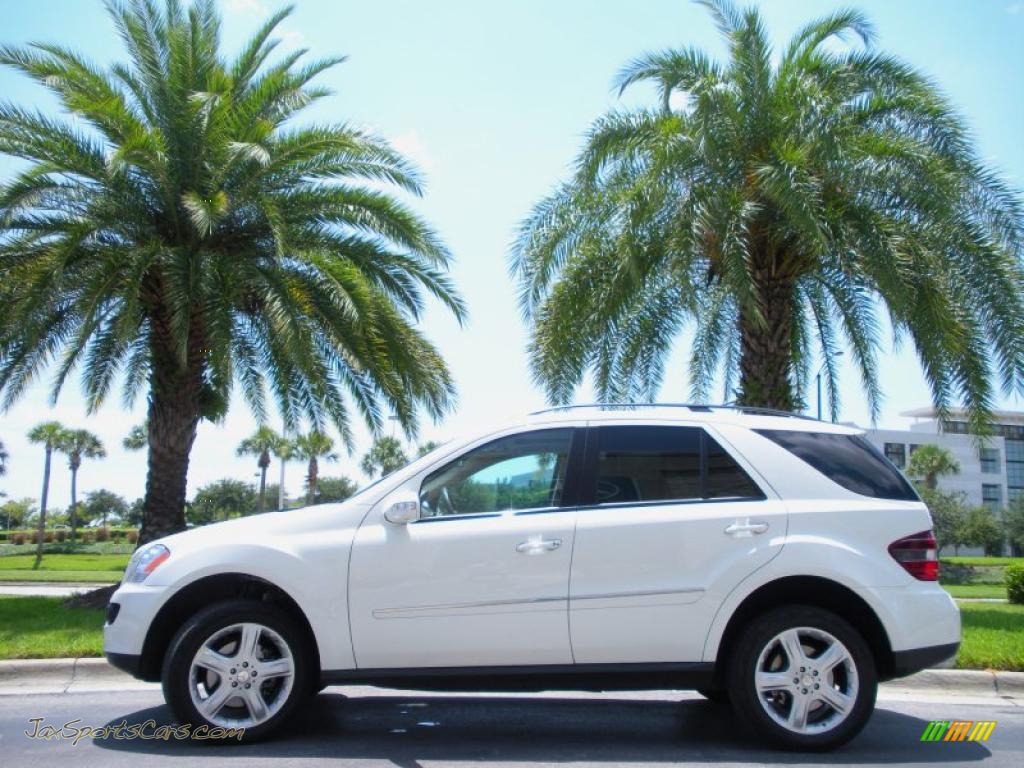 Arctic White / Macadamia Mercedes-Benz ML 350 4Matic