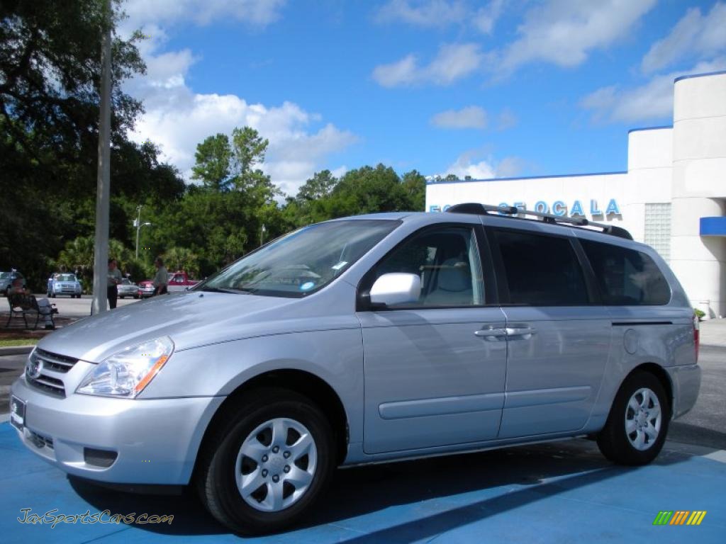 Silver / Gray Kia Sedona LX