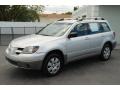 Mitsubishi Outlander LS Munich Silver Metallic photo #2
