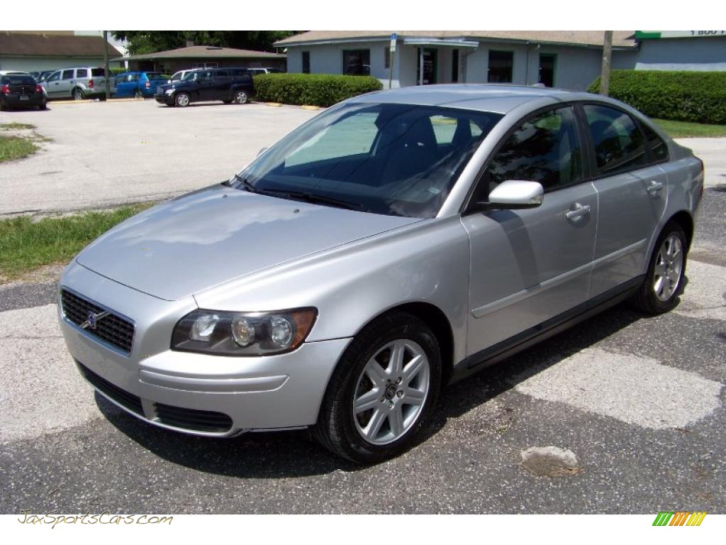 Electric Silver Metallic / Off Black Volvo S40 2.4i