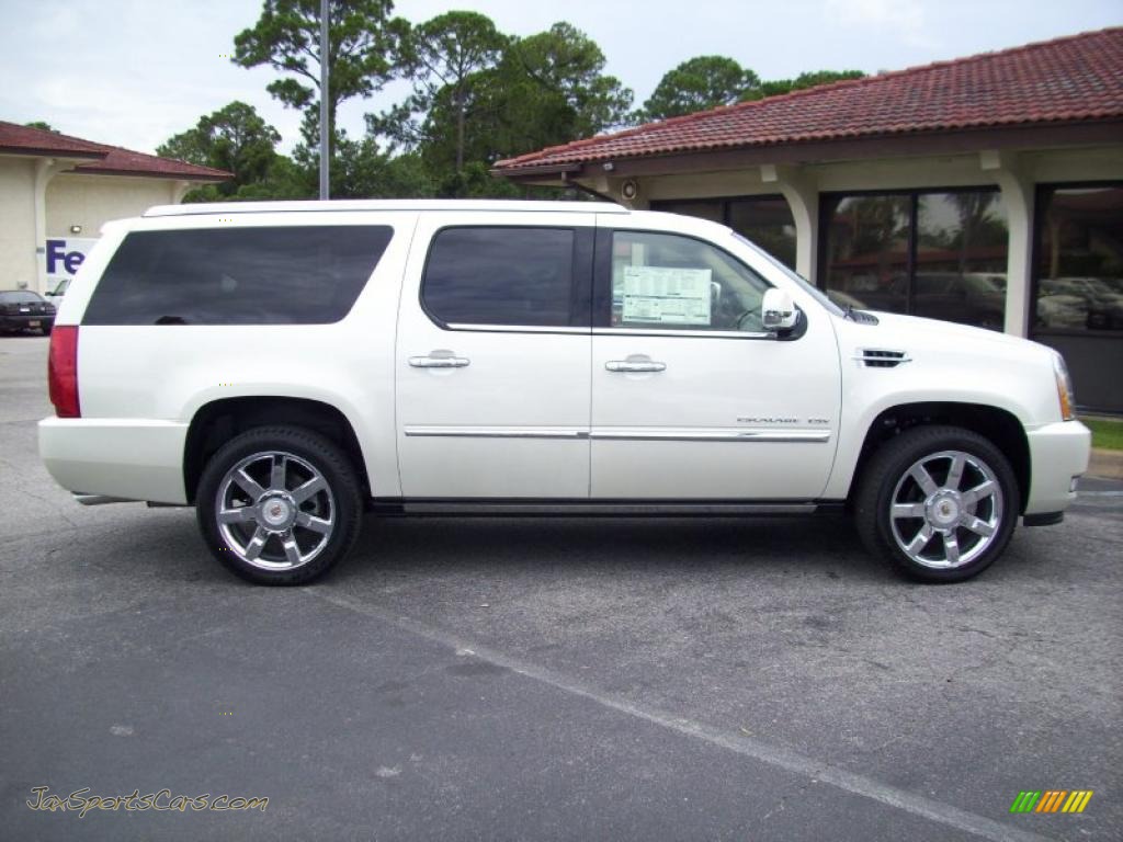 White Diamond Tricoat / Cashmere/Cocoa Cadillac Escalade ESV Premium White Diamond Tricoat / Cashmere/Cocoa Cadillac Escalade ESV Premium