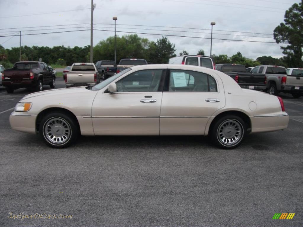 Light Parchment Gold Metallic / Light Parchment Lincoln Town Car Cartier Light Parchment Gold Metallic / Light Parchment Lincoln Town Car Cartier