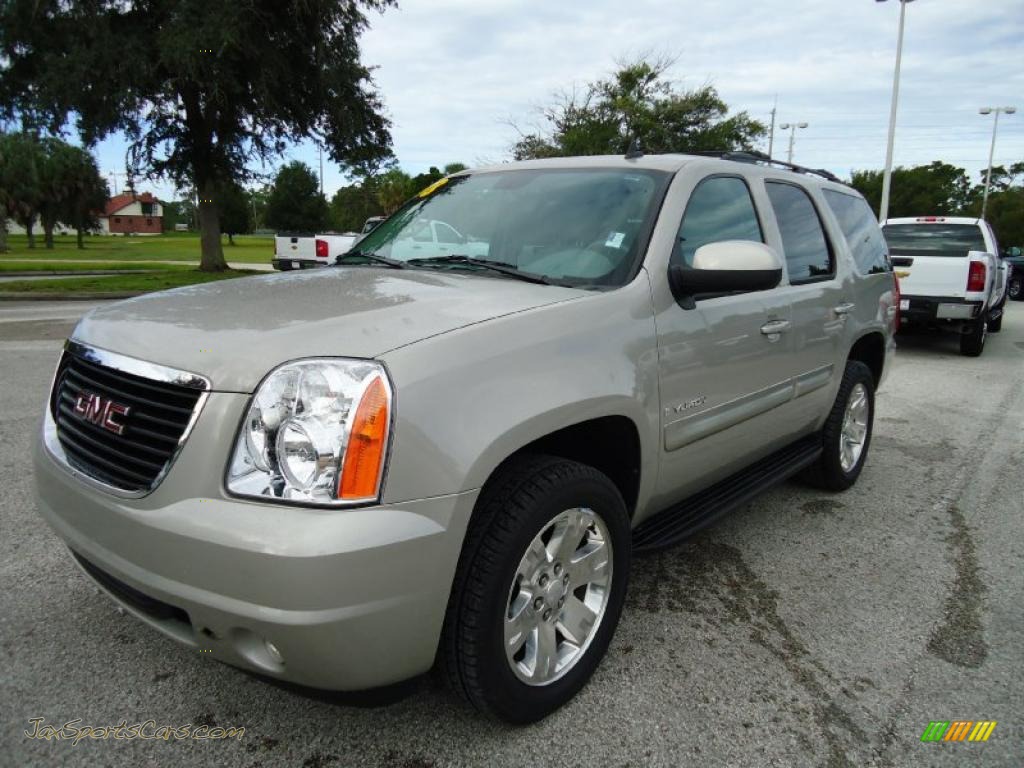 Silver Birch Metallic / Light Titanium GMC Yukon SLT 4x4