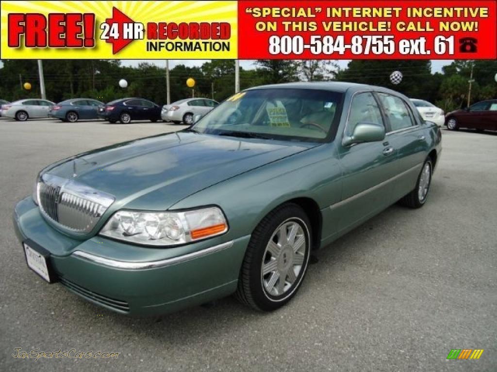 Light Tundra Metallic / Light Parchment Lincoln Town Car Ultimate
