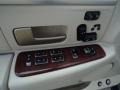 Lincoln Town Car Ultimate Light Tundra Metallic photo #30