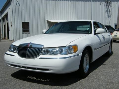 Vibrant White 2000 Lincoln Town Car Executive Vibrant White 2000 Lincoln Town Car Executive