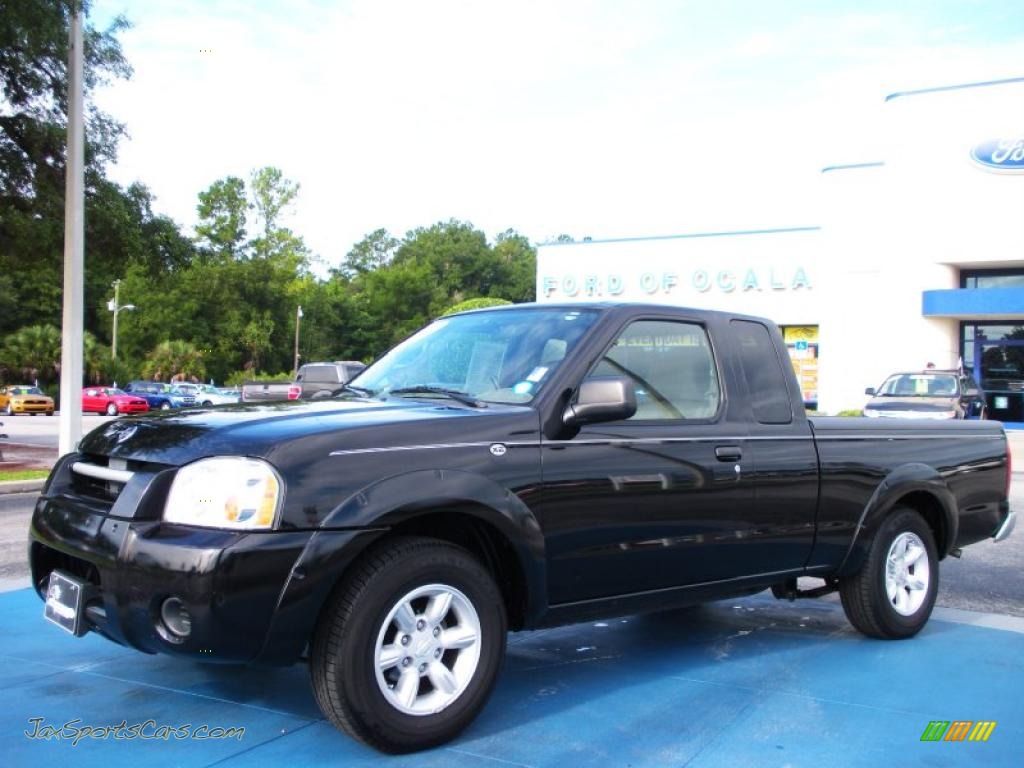 Super Black / Gray Nissan Frontier XE King Cab