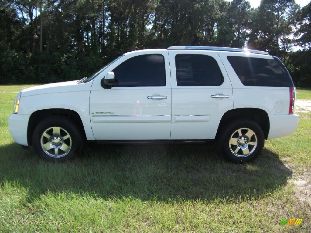 Summit White / Cocoa/Light Cashmere GMC Yukon Denali AWD Summit White / Cocoa/Light Cashmere GMC Yukon Denali AWD