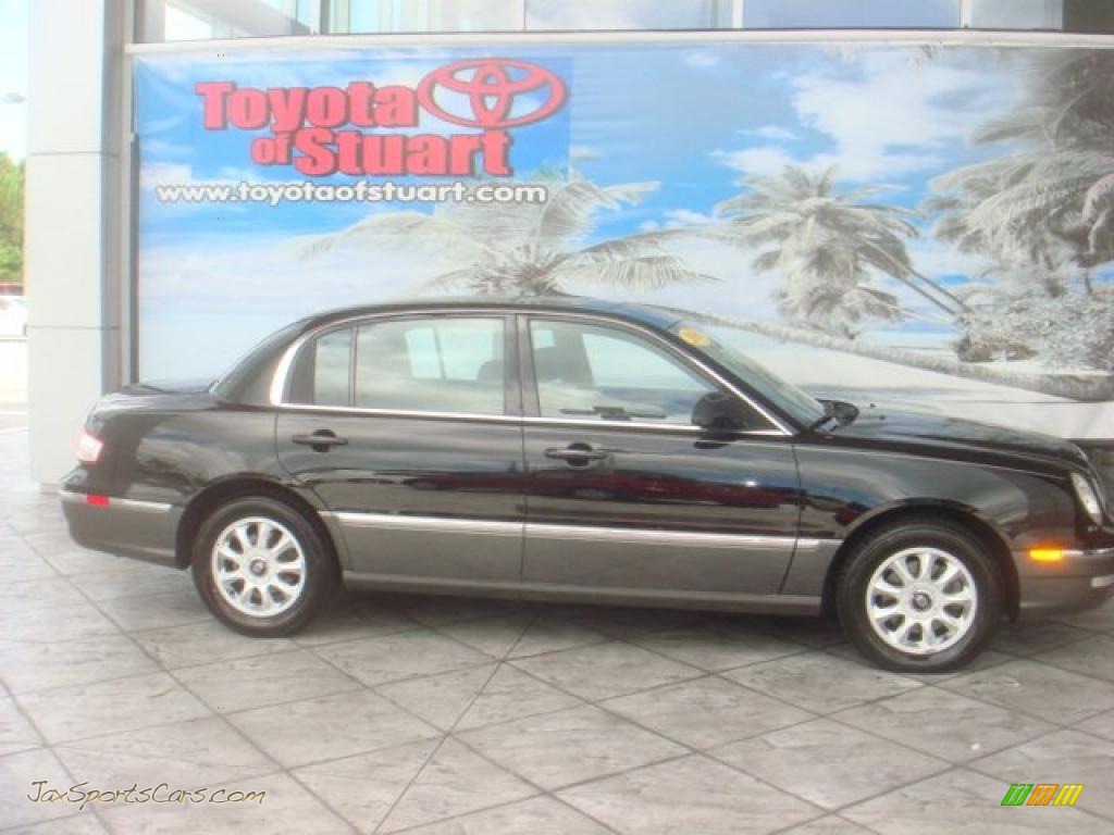 Ebony Black / Black Kia Amanti 