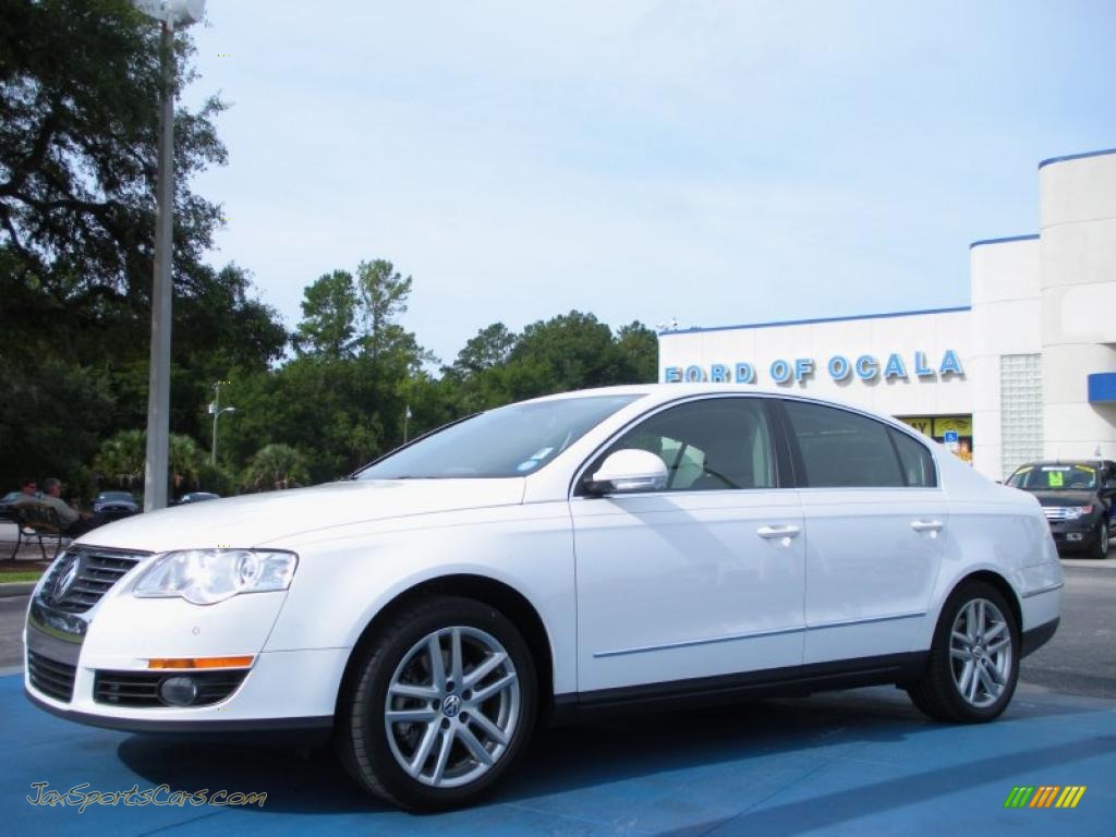 Candy White / Pure Beige Volkswagen Passat Lux Sedan Candy White / Pure Beige Volkswagen Passat Lux Sedan