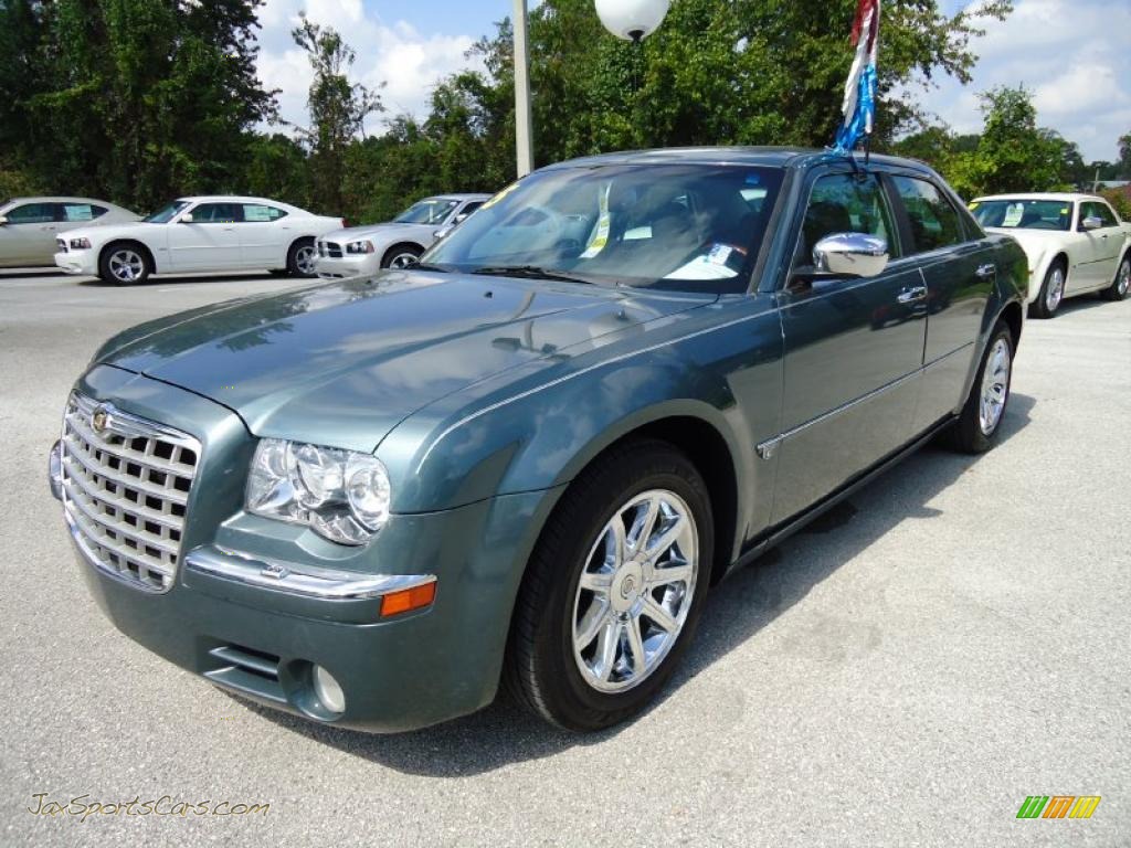 Magnesium Pearl / Dark Slate Gray/Light Graystone Chrysler 300 C HEMI