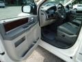 Chrysler Town & Country Touring Stone White photo #4 Chrysler Town & Country Touring Stone White photo #4