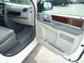 Chrysler Town & Country Touring Stone White photo #19 Chrysler Town & Country Touring Stone White photo #19