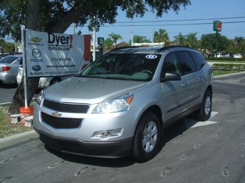 Silver Ice Metallic 2011 Chevrolet Traverse LS Silver Ice Metallic 2011 Chevrolet Traverse LS