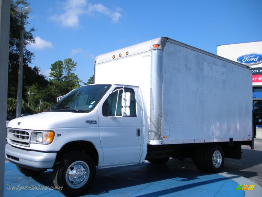 Oxford White / Medium Graphite Ford E Series Cutaway E350 Commercial Moving Truck