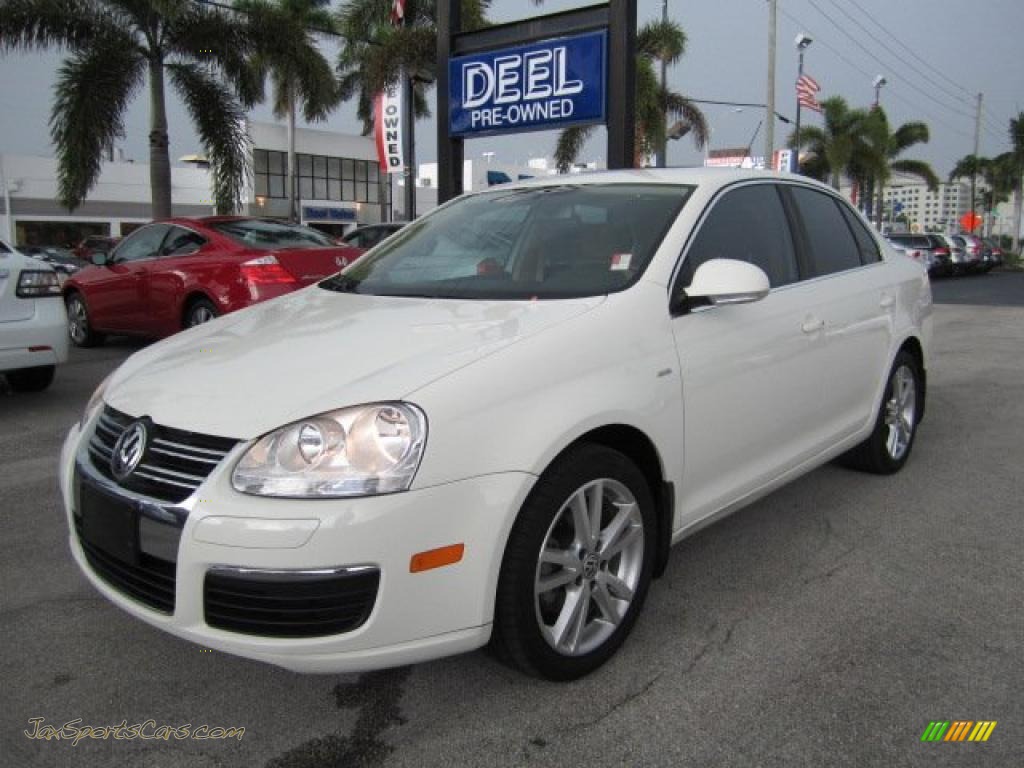 Campanella White / Pure Beige Volkswagen Jetta Wolfsburg Edition Sedan Campanella White / Pure Beige Volkswagen Jetta Wolfsburg Edition Sedan