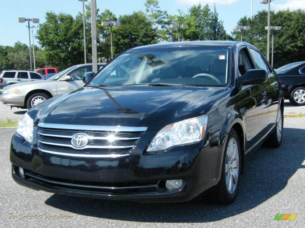 Black / Light Gray Toyota Avalon XLS Black / Light Gray Toyota Avalon XLS
