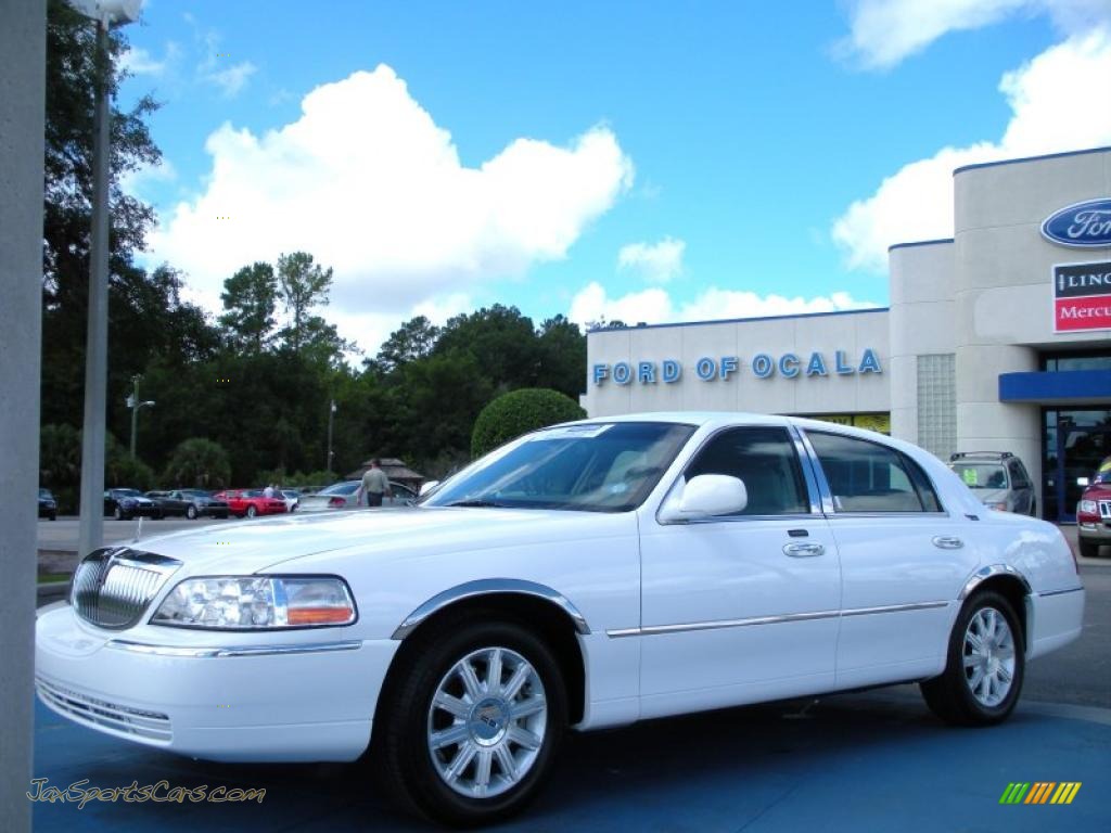 Vibrant White / Medium Light Stone Lincoln Town Car Signature Limited Vibrant White / Medium Light Stone Lincoln Town Car Signature Limited