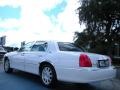 Lincoln Town Car Signature Limited Vibrant White photo #3 Lincoln Town Car Signature Limited Vibrant White photo #3