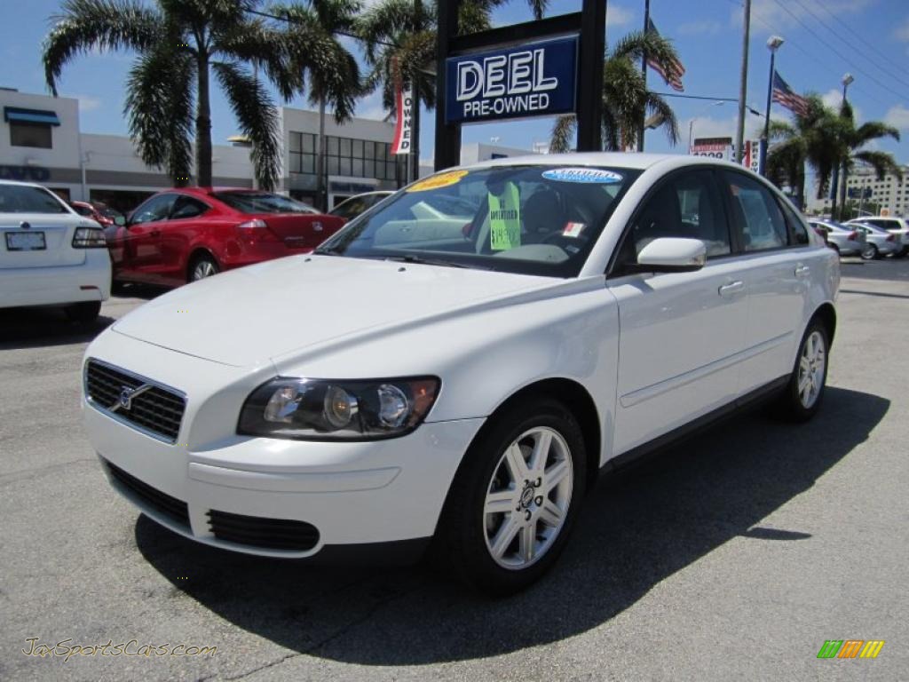 Ice White / Dark Beige/Quartz Volvo S40 2.4i