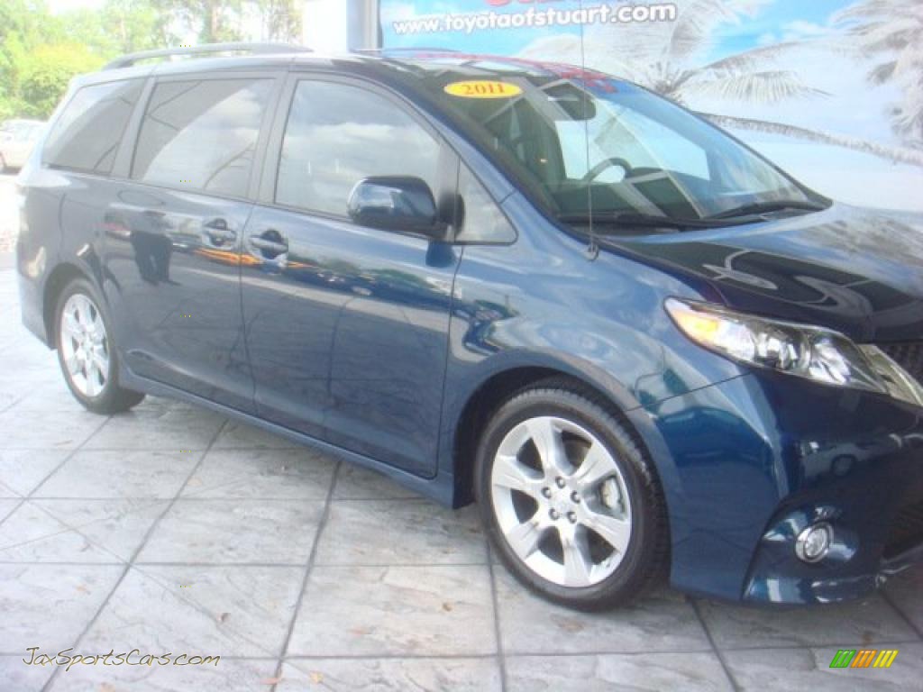2011 Toyota sienna se south pacific pearl