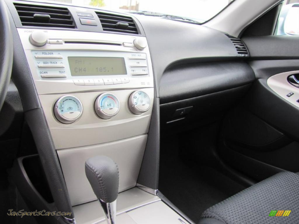 2009 Camry SE - Sky Blue Pearl / Charcoal photo #7
