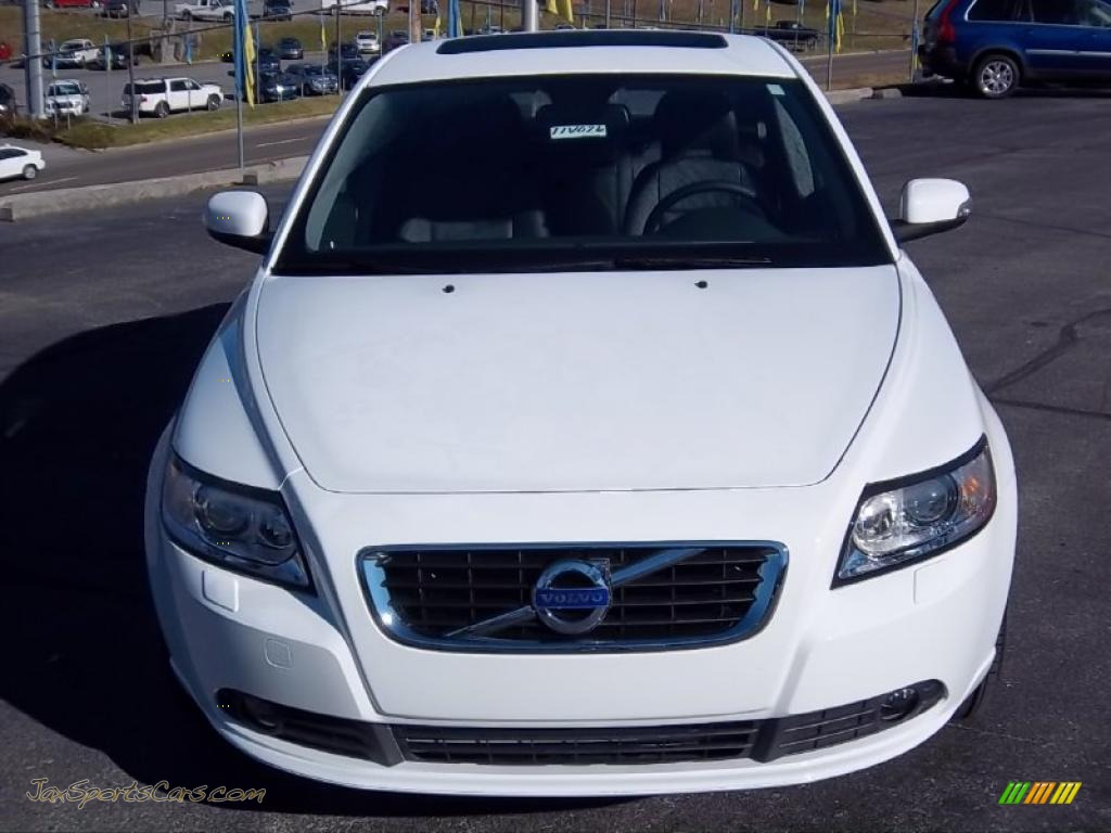 2011 S40 T5 - Ice White / Off Black Leather photo #3
