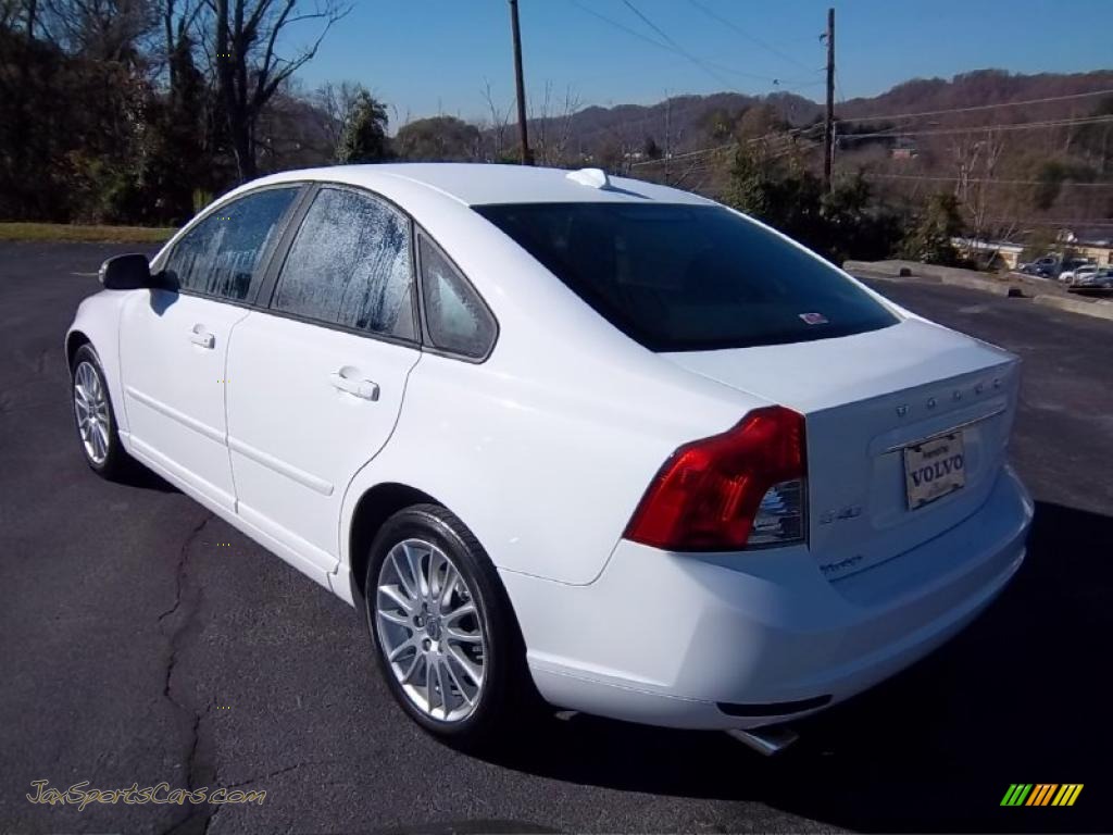 2011 S40 T5 - Ice White / Off Black Leather photo #8